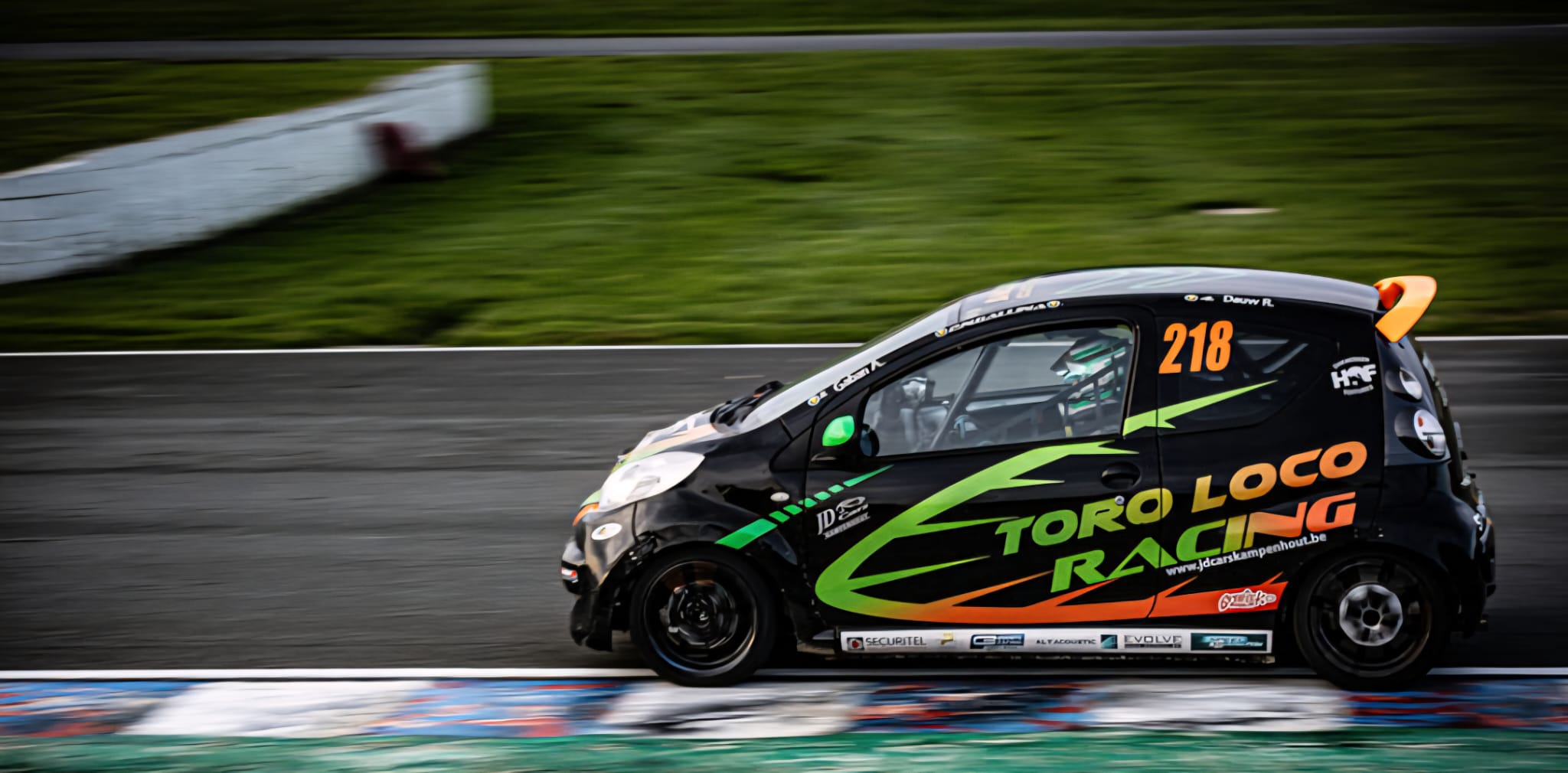 Citroën C1 Cup Toro Loco Racing #218 en plein virage