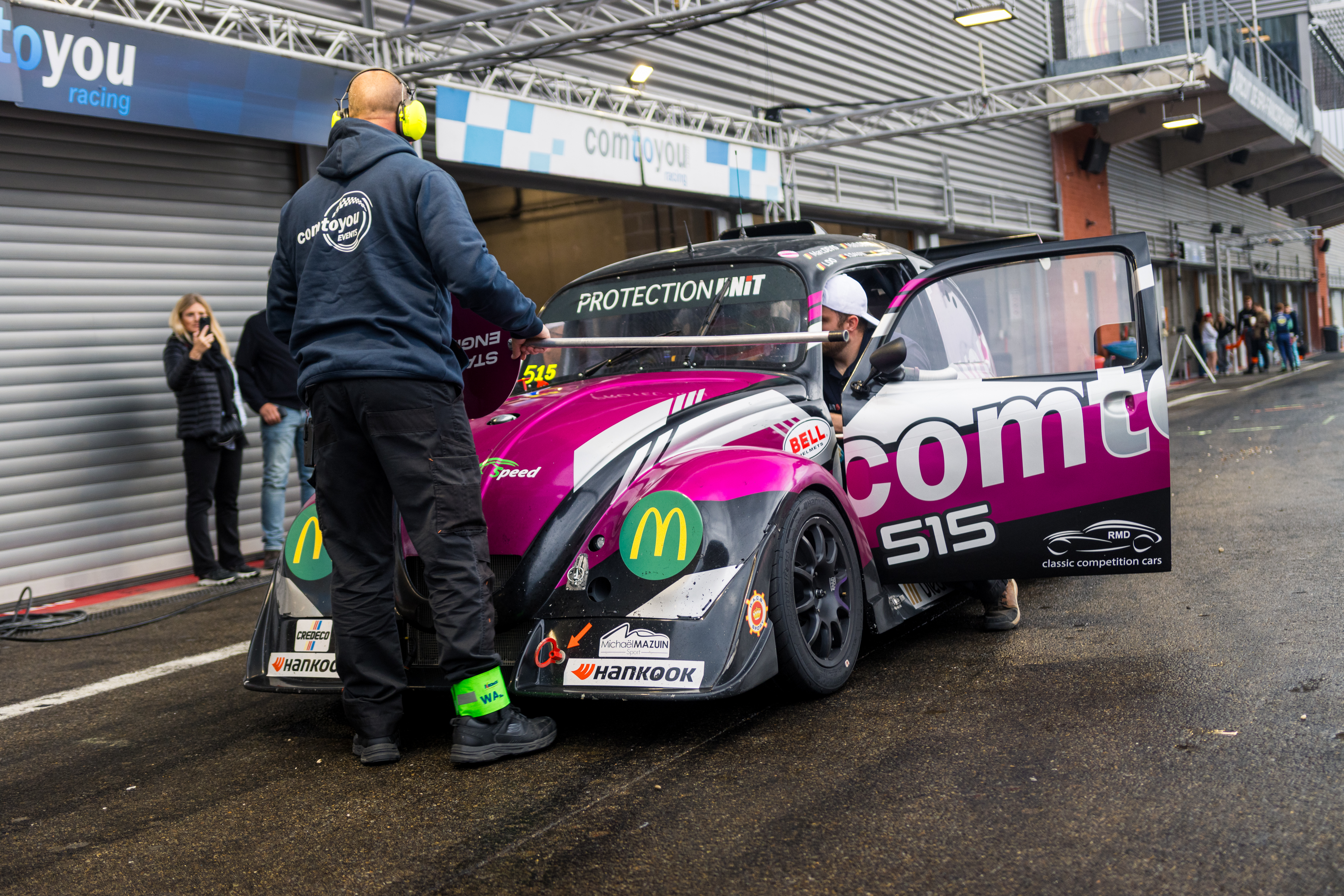 Fun Cup Comtoyou au stand, équipe et voiture #515
