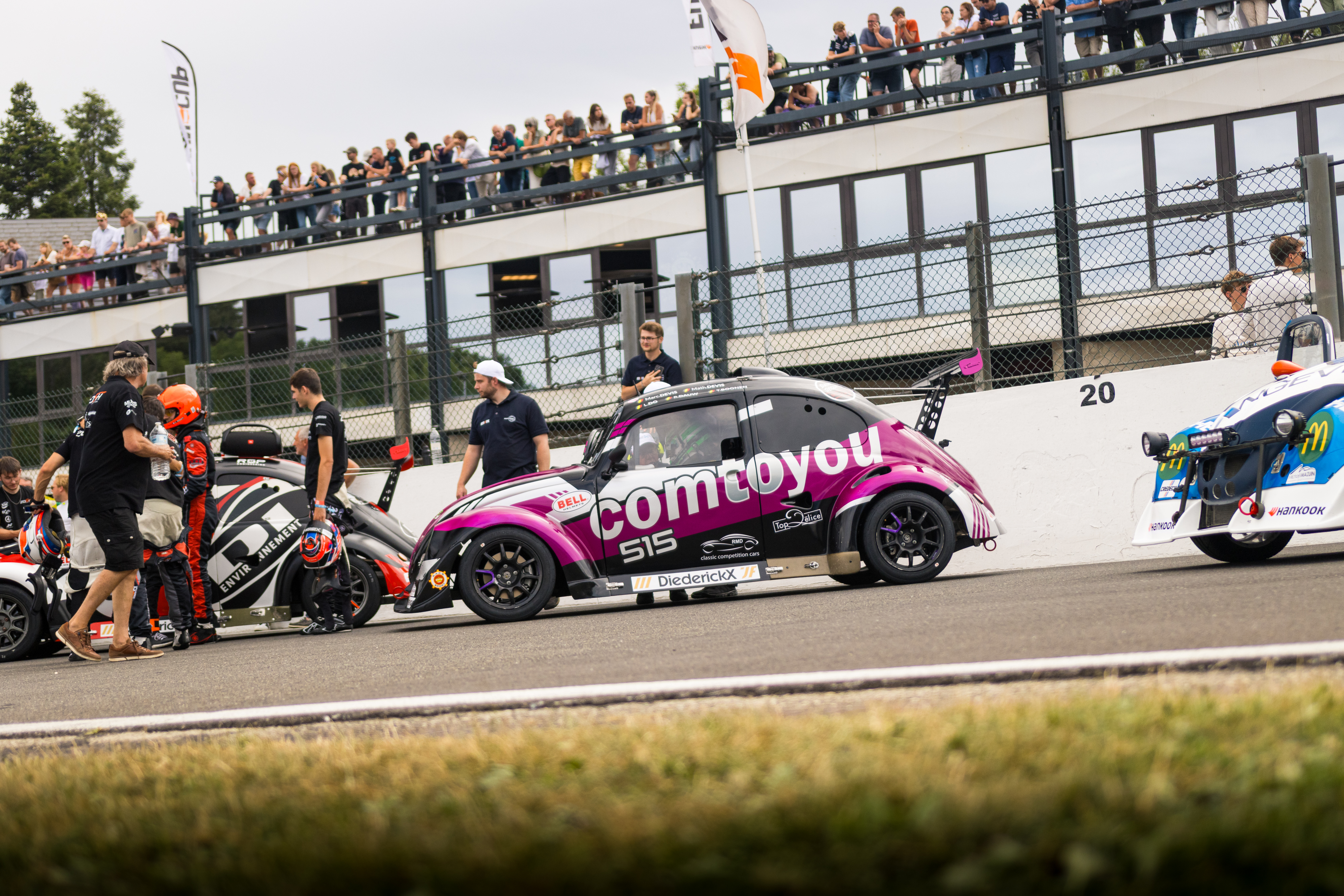 Fun Cup sur circuit — action et livrée