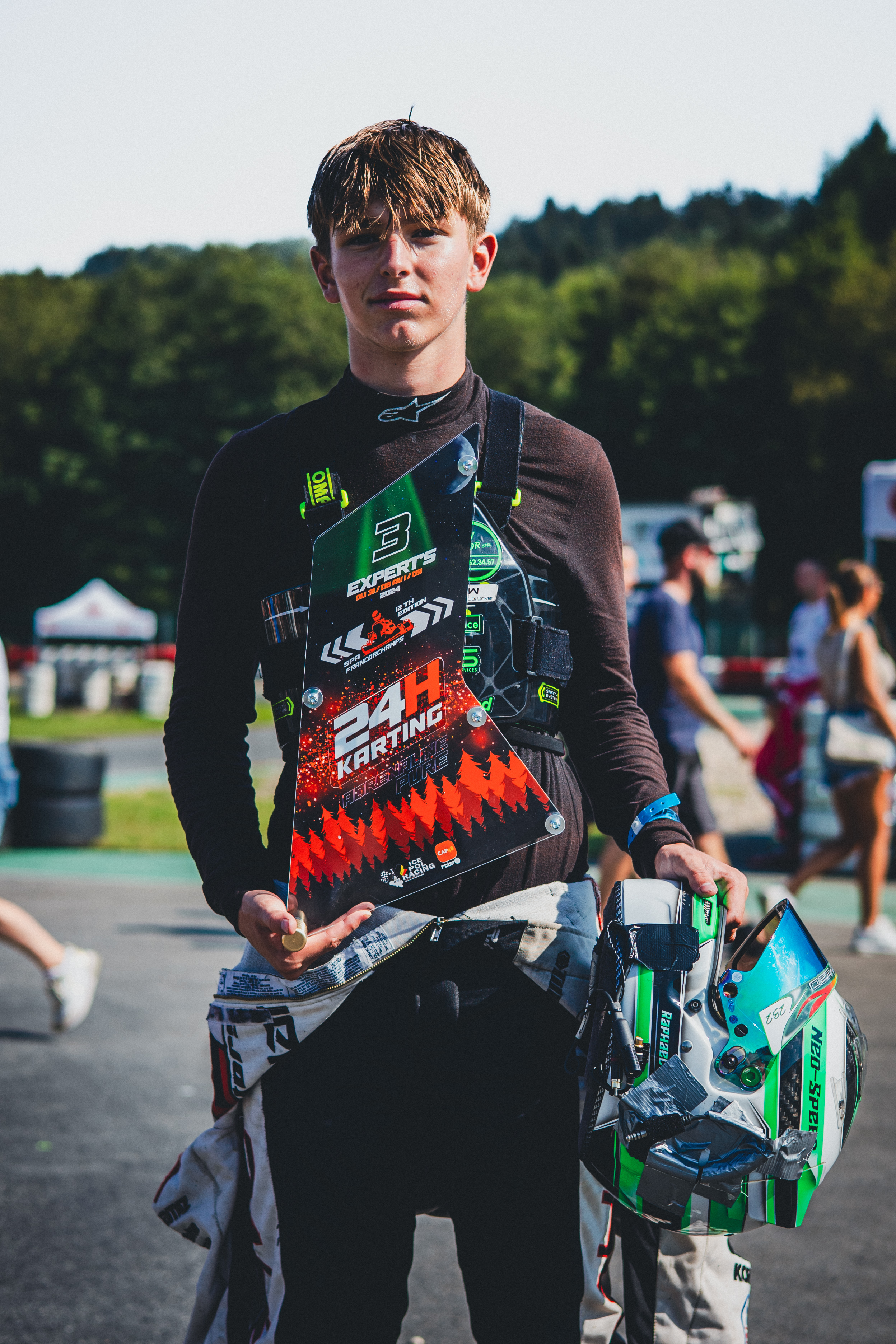 Podium 24H Karting Spa — trophée et casque